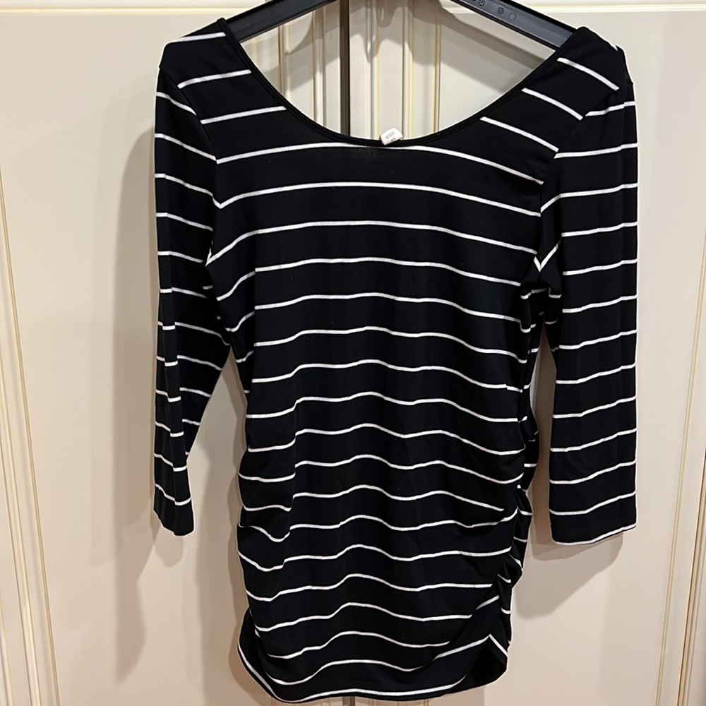 Old Navy Maternity shirt - Picture 4 of 4